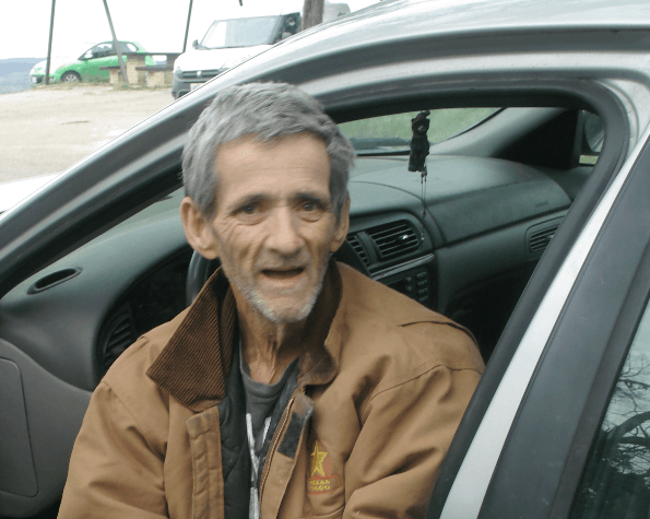 Tommy, the painter, in car